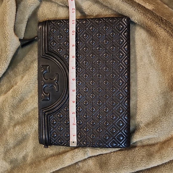 Authentic tory burch clutch - Picture 12 of 13